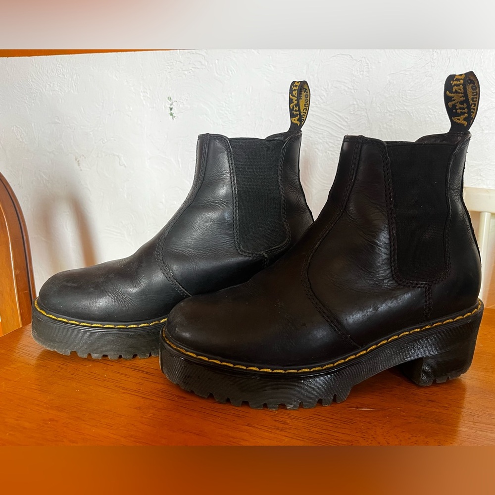 Dr Martens black leather platform chelsea boot size 37, women’s 6